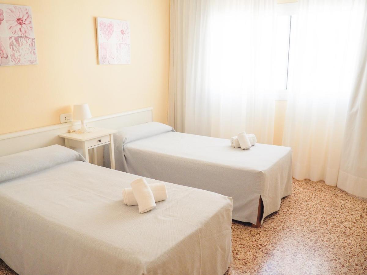 Apartamentos Cala Llonga Кала-Лонга Экстерьер фото