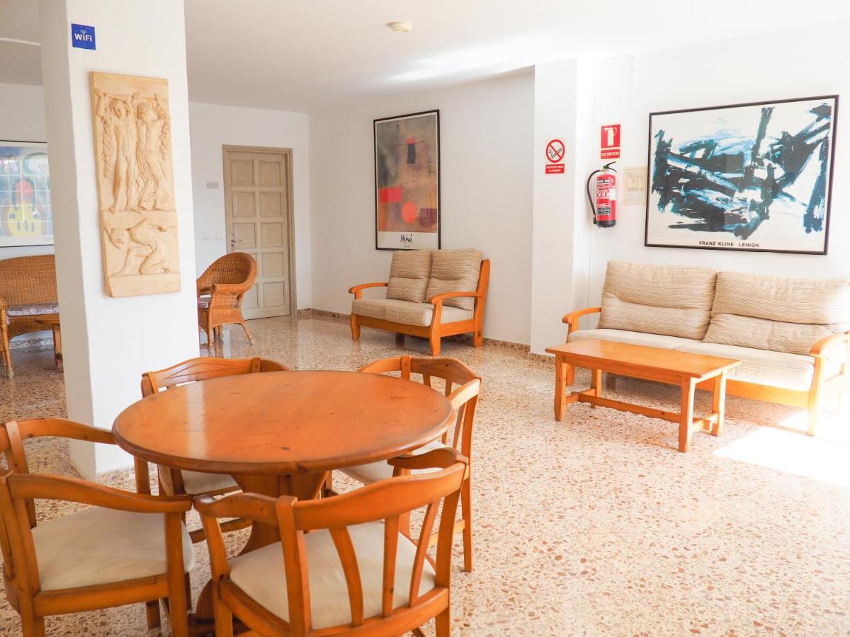 Apartamentos Cala Llonga Кала-Лонга Экстерьер фото