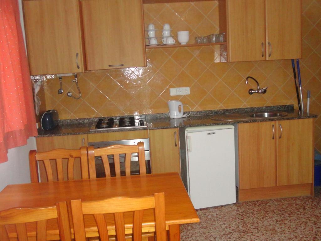 Apartamentos Cala Llonga Кала-Лонга Номер фото