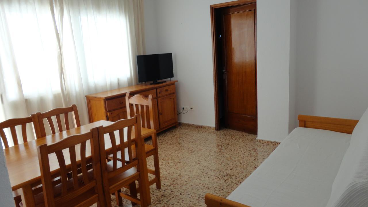Apartamentos Cala Llonga Кала-Лонга Экстерьер фото
