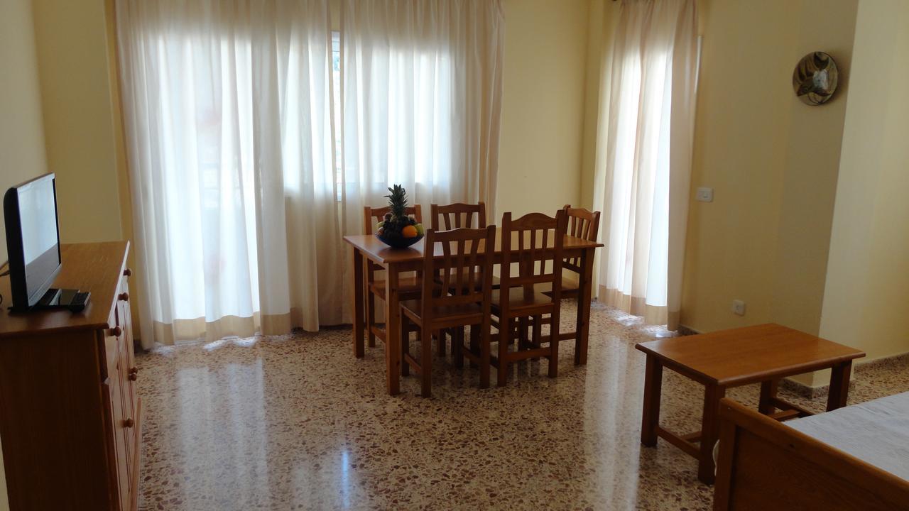 Apartamentos Cala Llonga Кала-Лонга Экстерьер фото