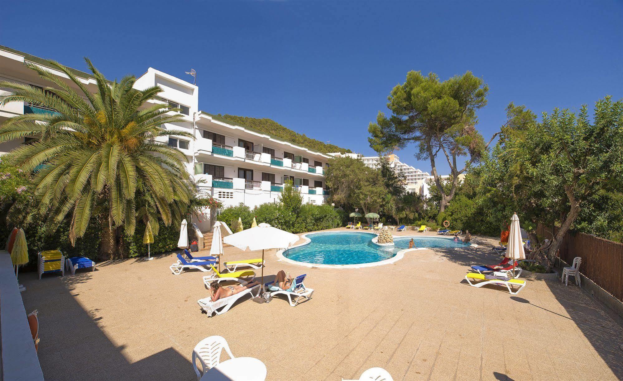 Apartamentos Cala Llonga Кала-Лонга Экстерьер фото