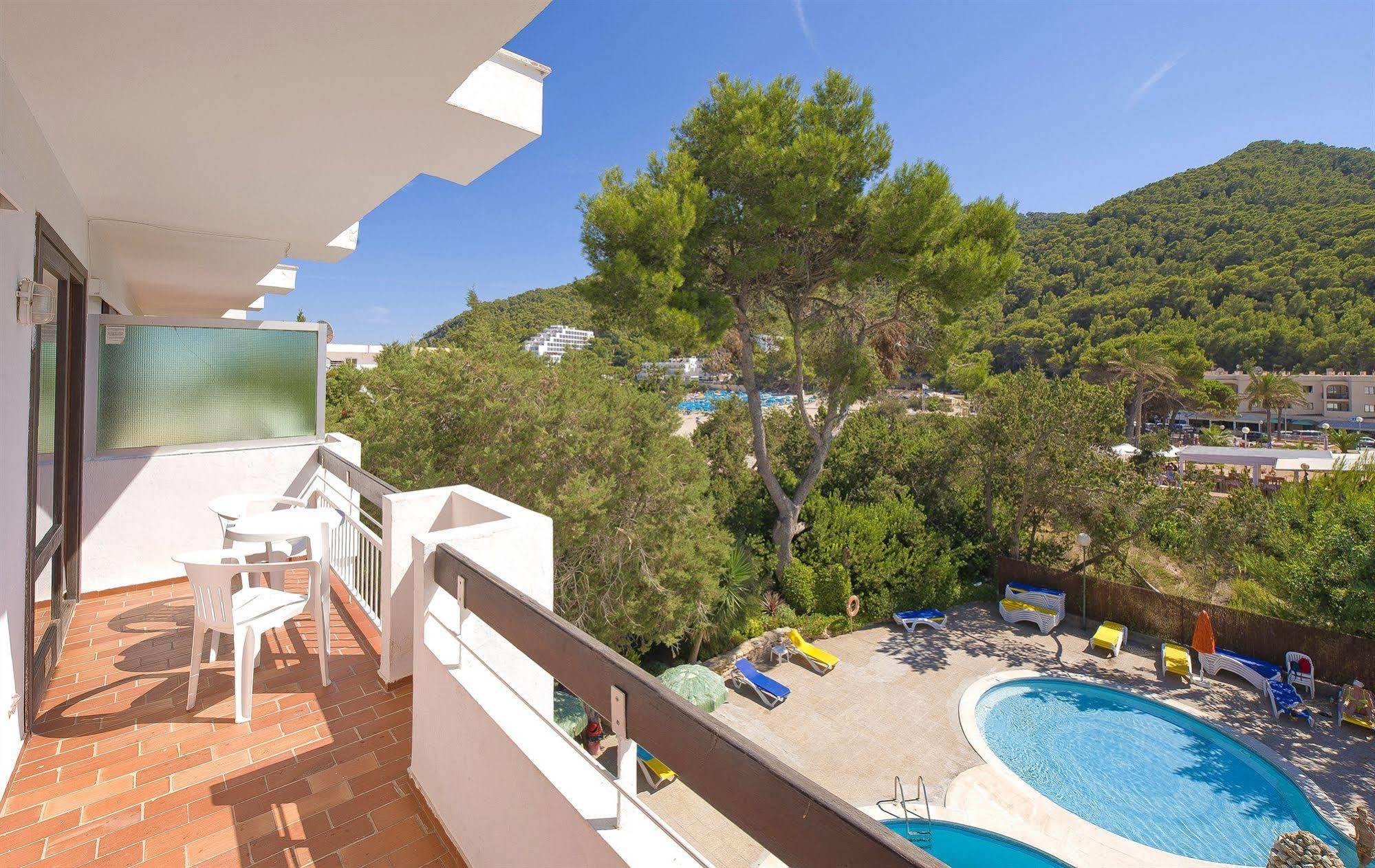 Apartamentos Cala Llonga Кала-Лонга Экстерьер фото