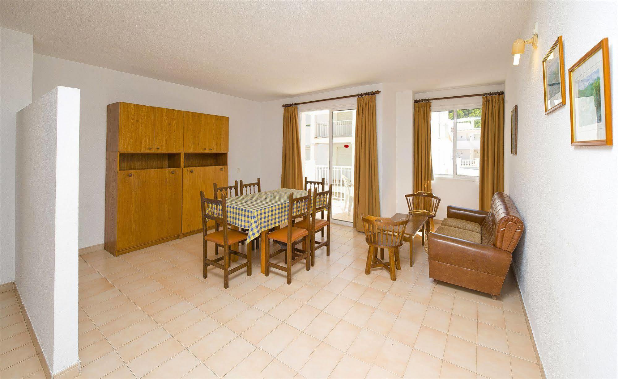 Apartamentos Cala Llonga Кала-Лонга Экстерьер фото