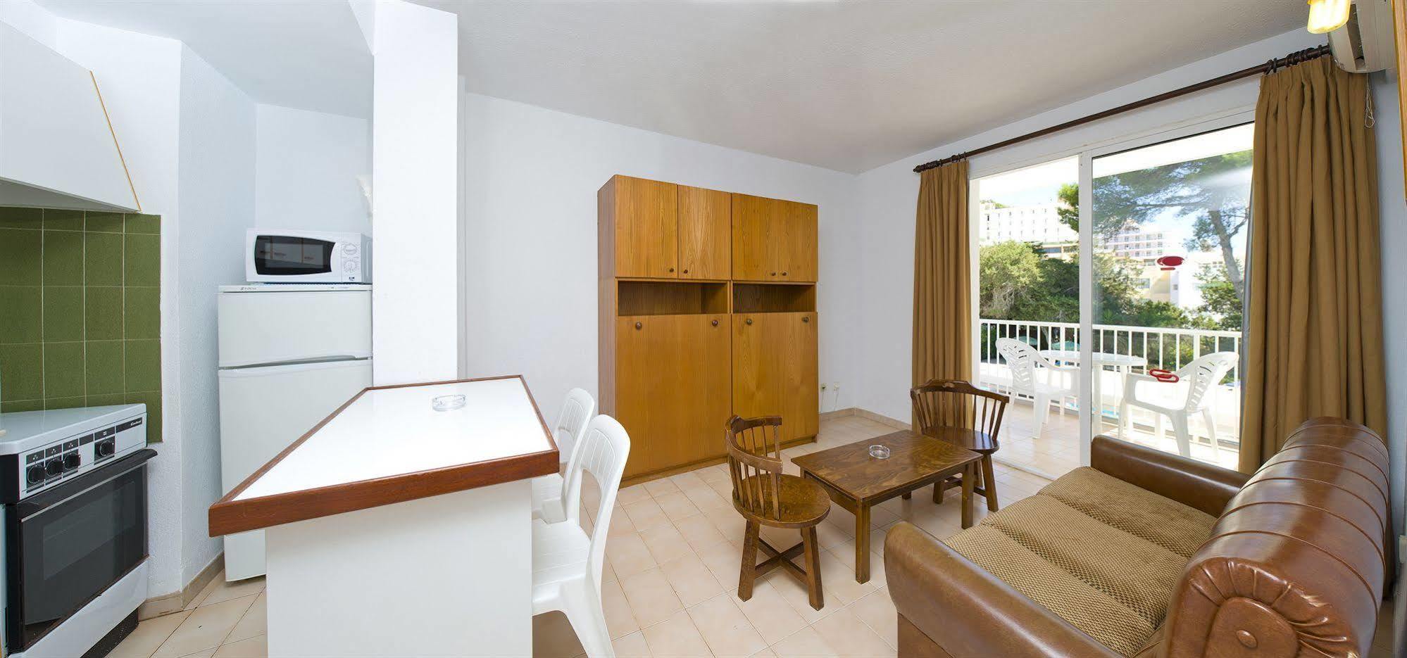 Apartamentos Cala Llonga Кала-Лонга Экстерьер фото
