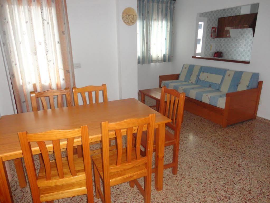 Apartamentos Cala Llonga Кала-Лонга Экстерьер фото