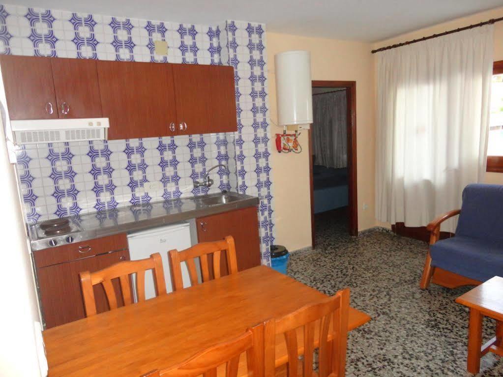 Apartamentos Cala Llonga Кала-Лонга Экстерьер фото