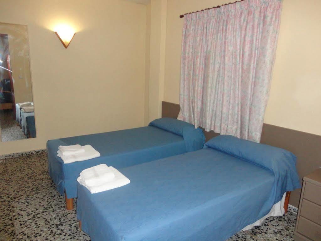 Apartamentos Cala Llonga Кала-Лонга Экстерьер фото