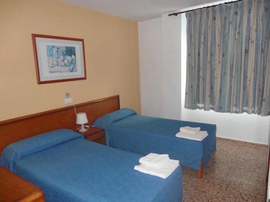 Apartamentos Cala Llonga Кала-Лонга Экстерьер фото